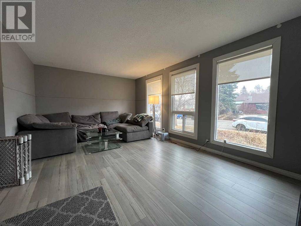 Calgary, AB T1Y2R1,107 Pineson Place NE