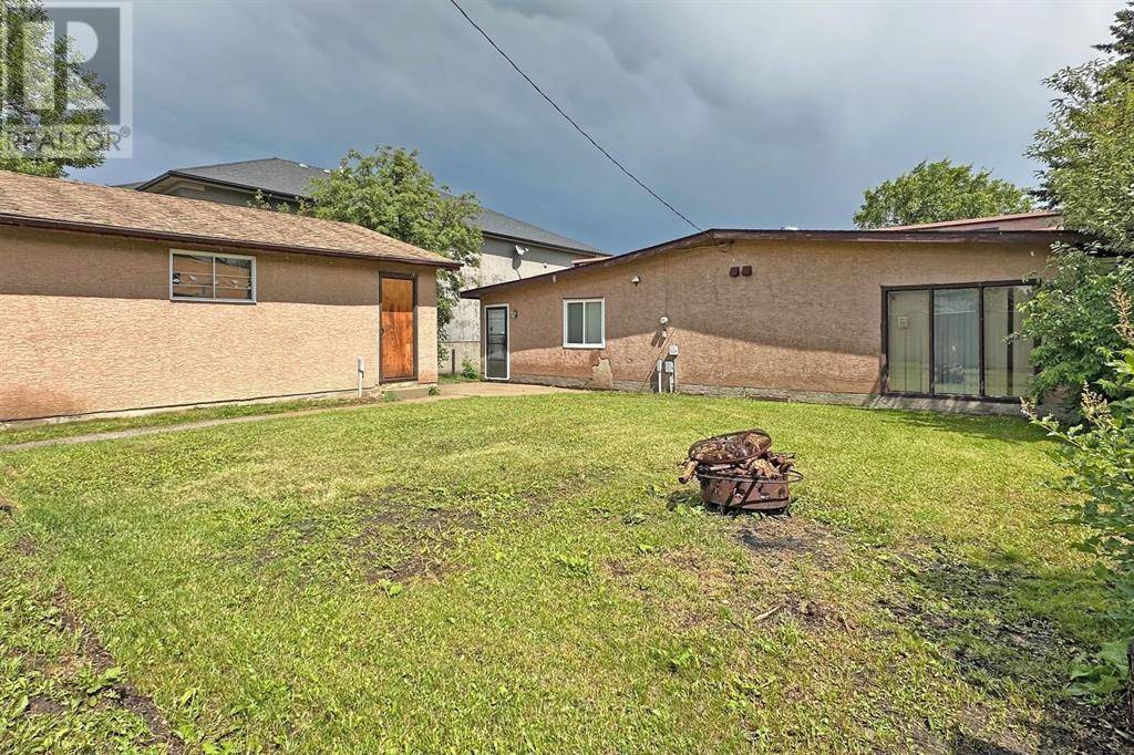 Chestermere, AB T1X1B4,648 West Chestermere Drive