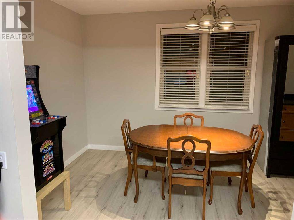 Medicine Hat, AB T1A0G2,84 3 Street SE
