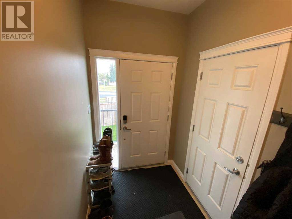 Lethbridge, AB T1J5C7,799 Silkstone Close W