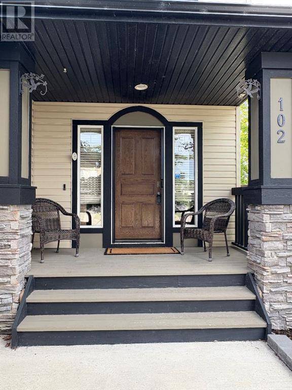 Chestermere, AB T1X1S1,102 West Creek Mews