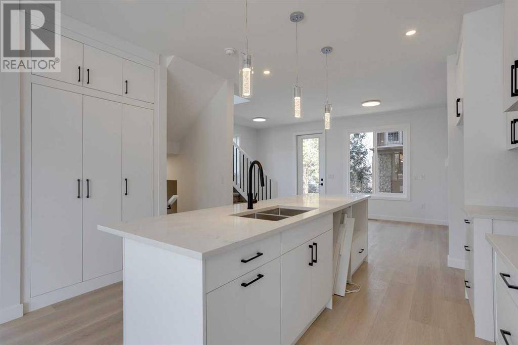 Calgary, AB T2M1T1,2350 7 Street NW