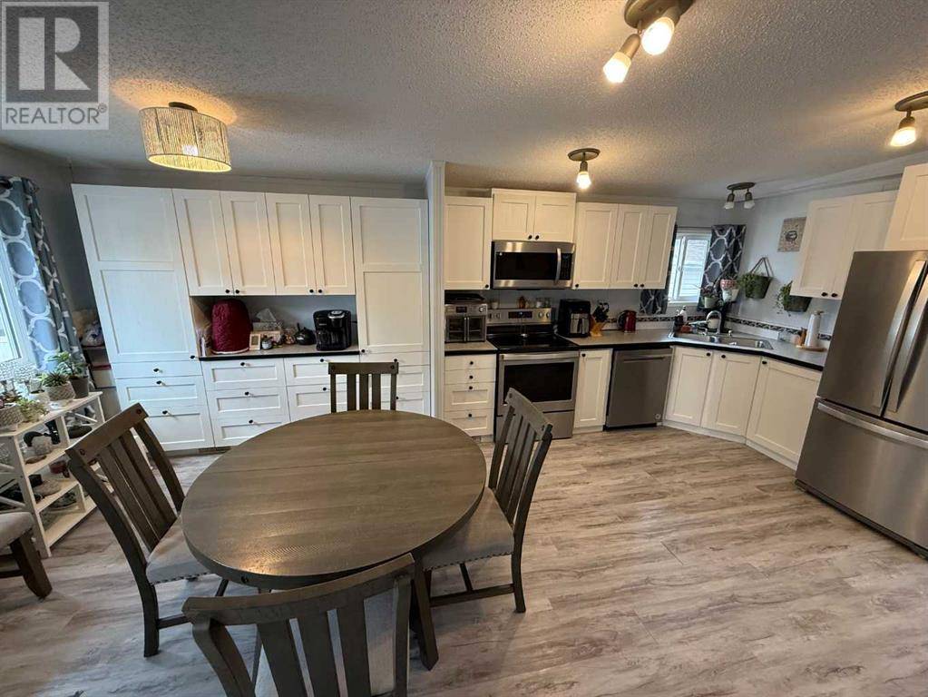 Hinton, AB T7V1S9,413, 700 Carmichael Lane