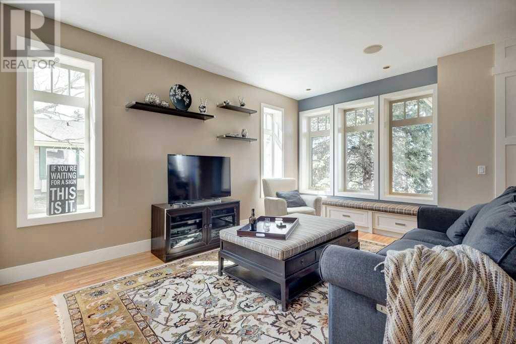 Calgary, AB T2M1L4,1308 21 Avenue NW