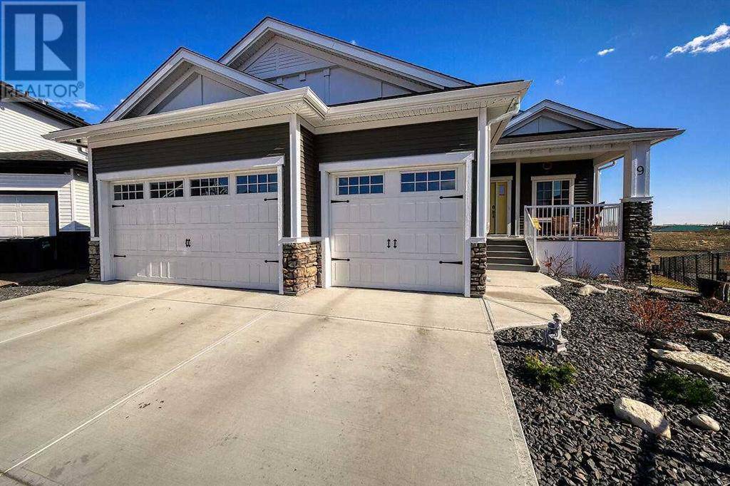 Carstairs, AB T0M0N0,9 Bishop Circle