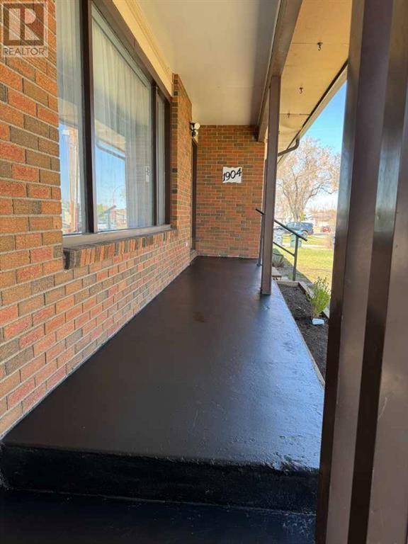 Medicine Hat, AB T1C1C5,1904 3 Avenue NE
