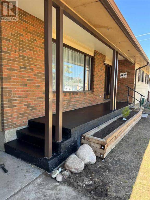 Medicine Hat, AB T1C1C5,1904 3 Avenue NE