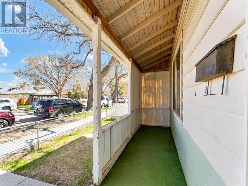 Medicine Hat, AB T1A0Z1,1009 Yuill Street SE