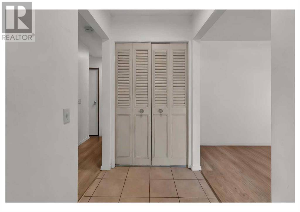 Calgary, AB T2Z5X2,10 Radcliffe Crescent SE