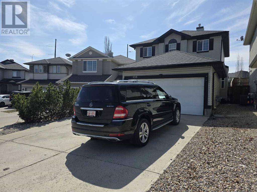 Calgary, AB T3B5X2,135 VALLEY CREST Close NW