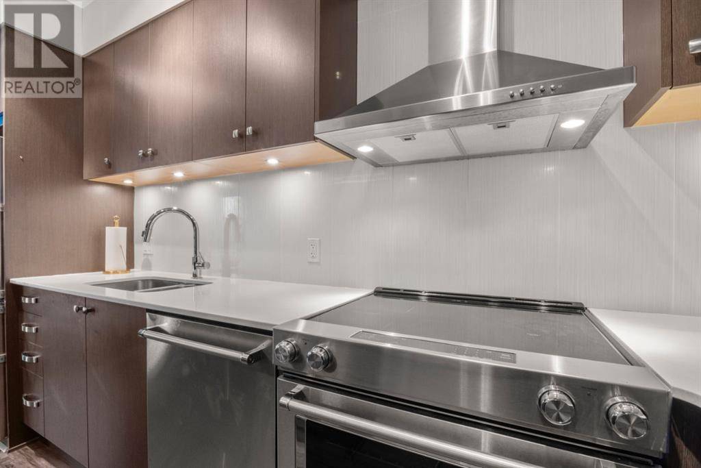 Calgary, AB T2P1J3,2210, 930 6 Avenue SW