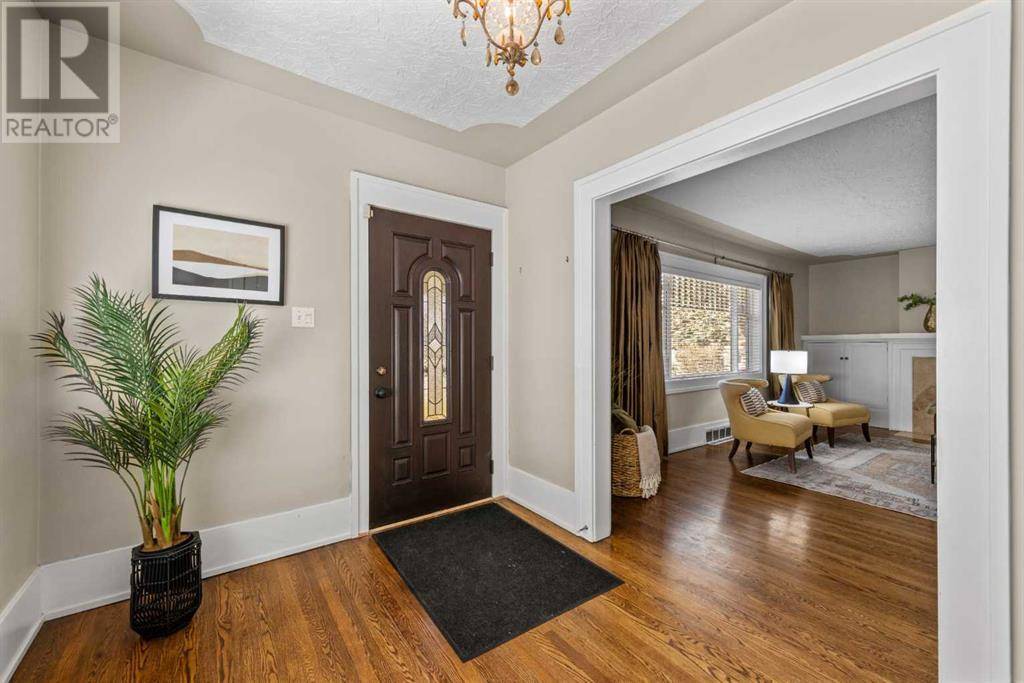 Calgary, AB T3C2J2,324 Superior Avenue SW