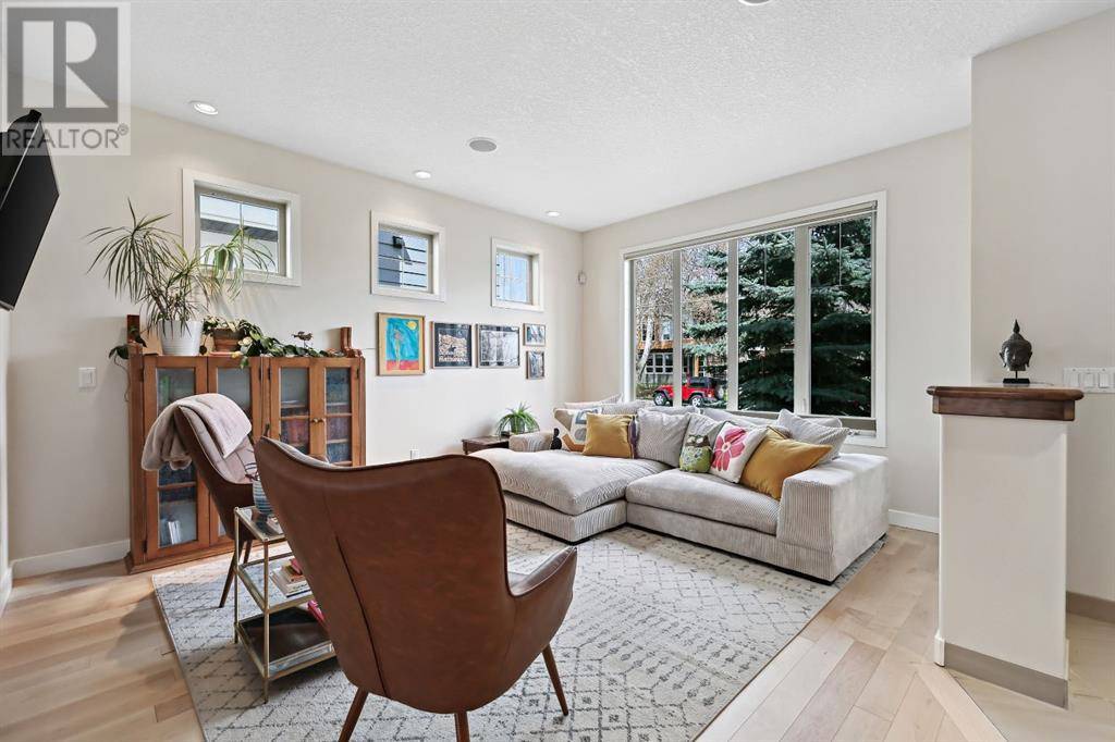 Calgary, AB T2M1P3,825 22 Avenue NW