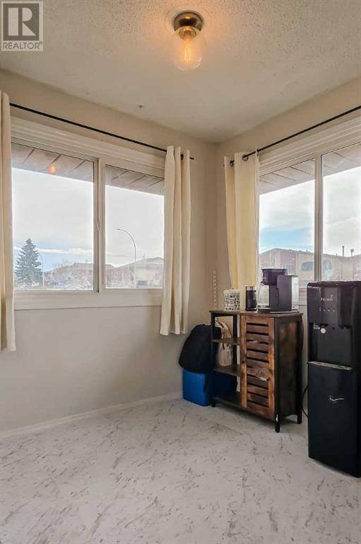 Innisfail, AB T4G1P5,201, 4504 47 Street