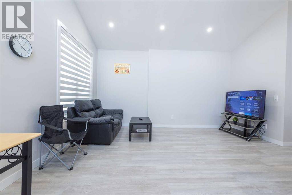 High River, AB T1V1E9,6, 41 7 Avenue SE