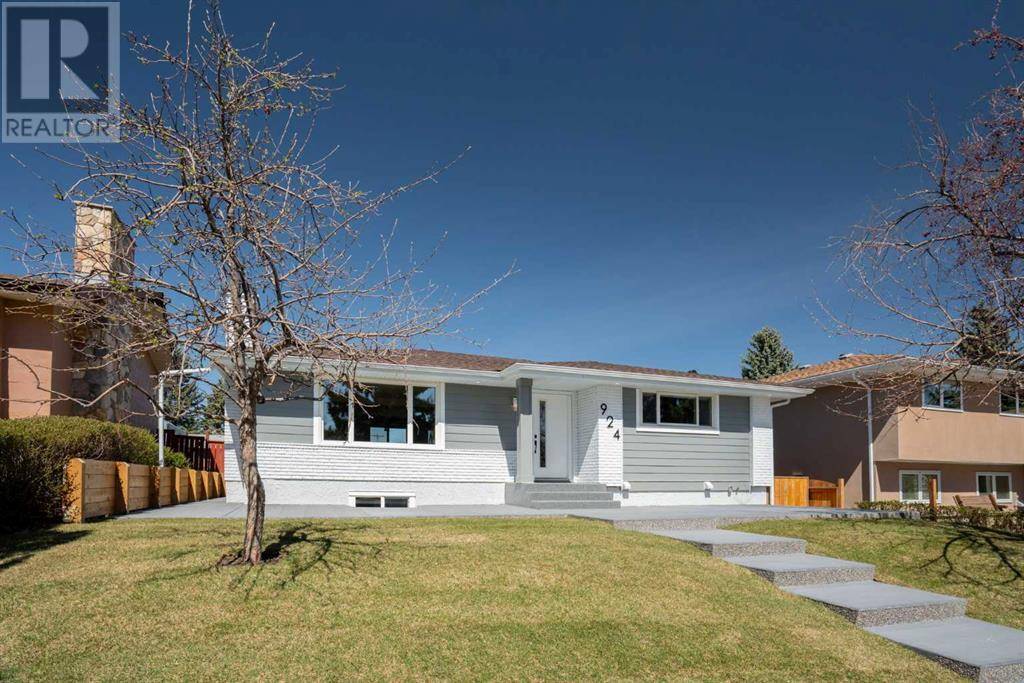 Calgary, AB T2W1N9,924 Canna Crescent SW