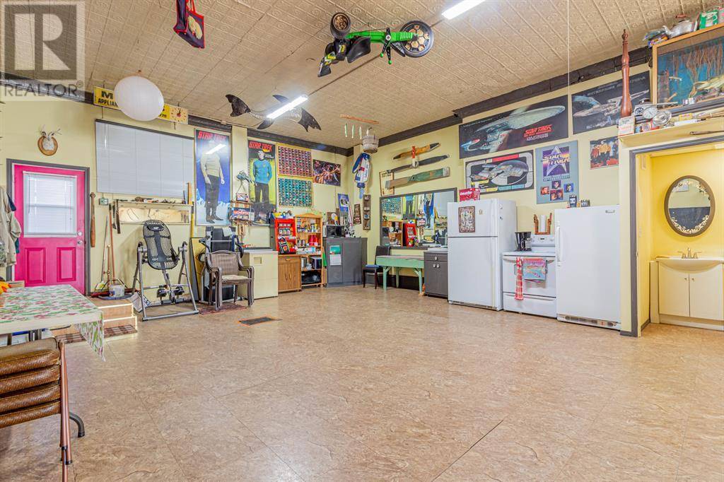 Medicine Hat, AB T1A2Z5,517A North Railway Street SE