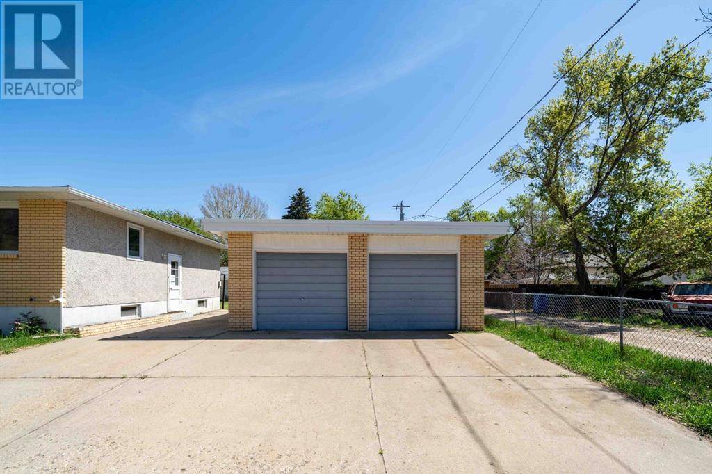 Medicine Hat, AB T6A0A2,341 & 343 2 Avenue NW