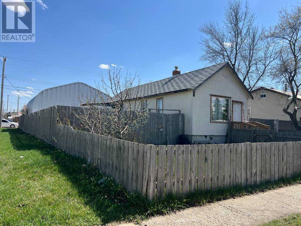 Vulcan, AB T0L2B0,303 2 Street N