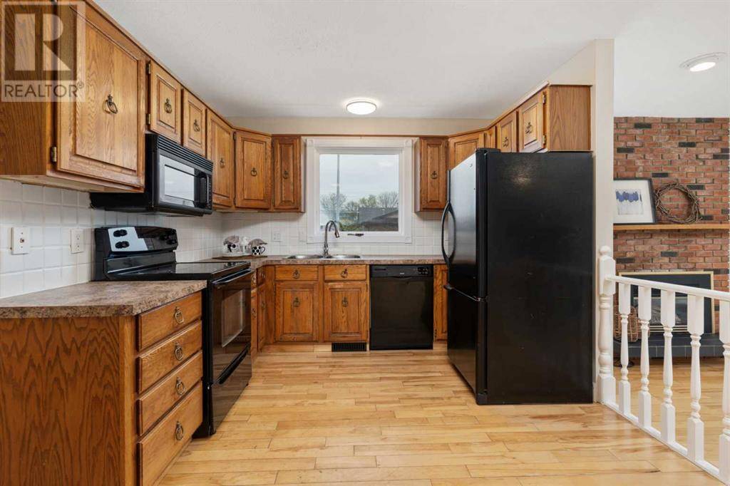 Camrose, AB T4V3N3,6301 43A Avenue Close