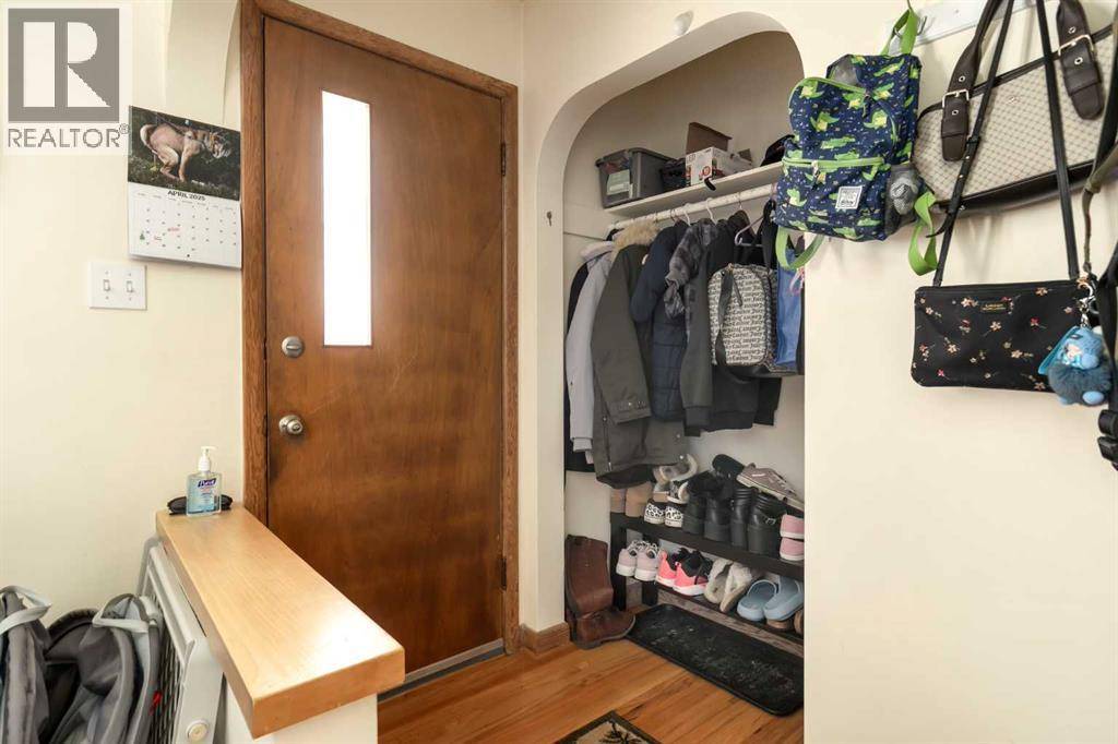 Calgary, AB T2K0G9,223 41 Avenue NW