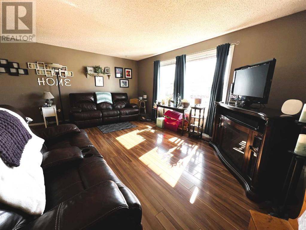 Redcliff, AB T0J2P0,819 4 Street SE