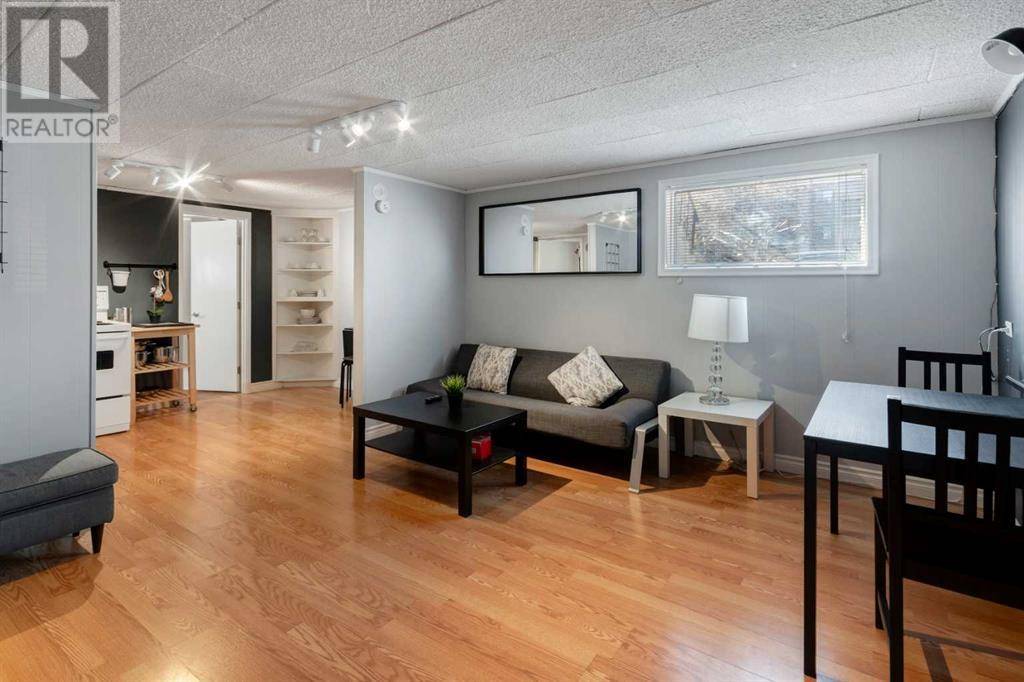 Calgary, AB T2N0C4,2614 1 Avenue NW