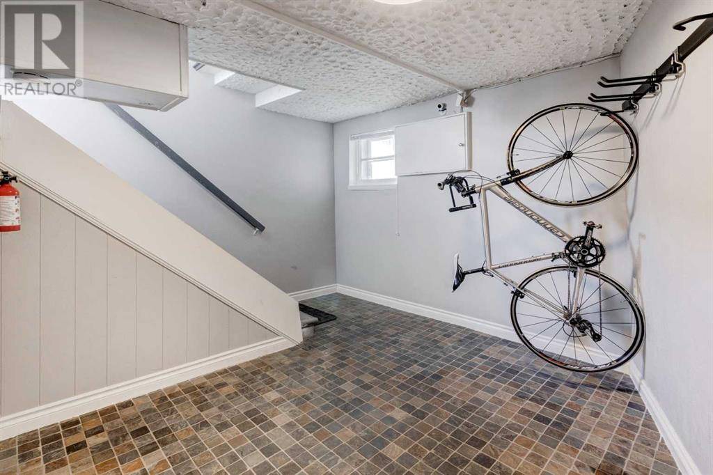 Calgary, AB T2N0C4,2614 1 Avenue NW