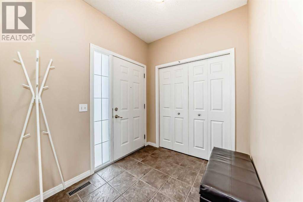 Calgary, AB T3G5B1,101 Rockbluff Place NW