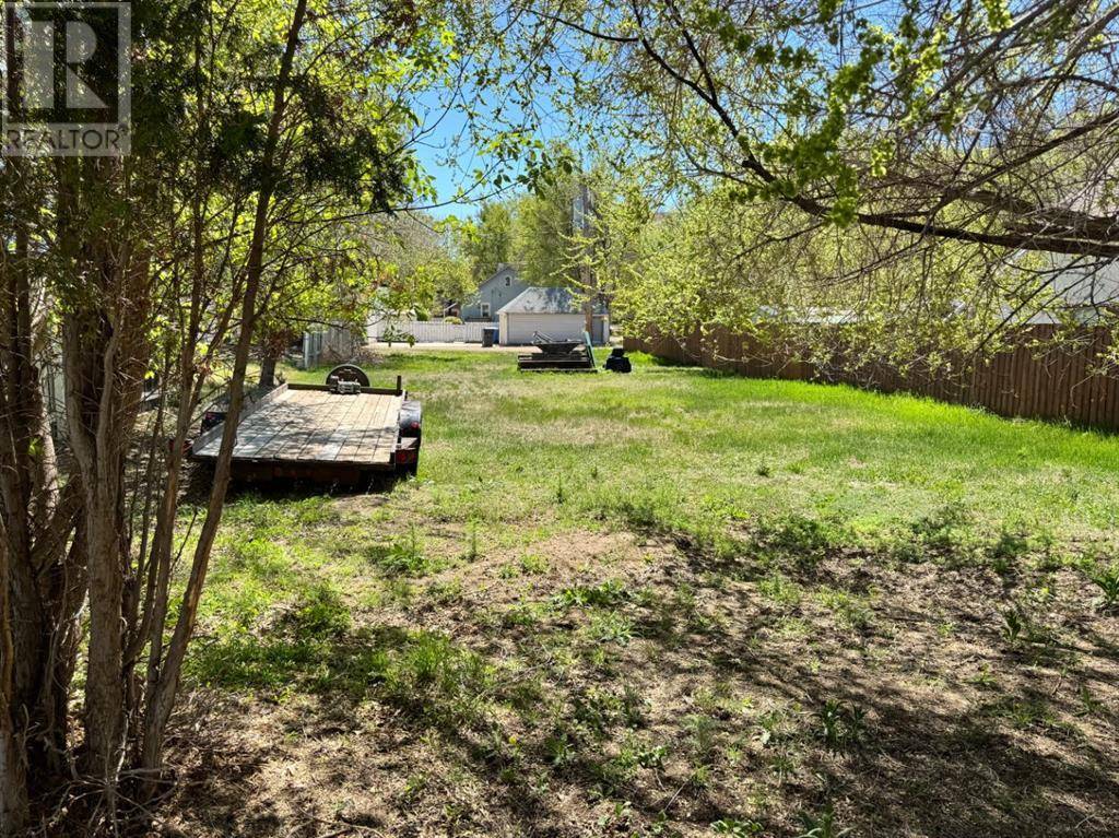 Medicine Hat, AB T1A1M4,659 8 Street SE
