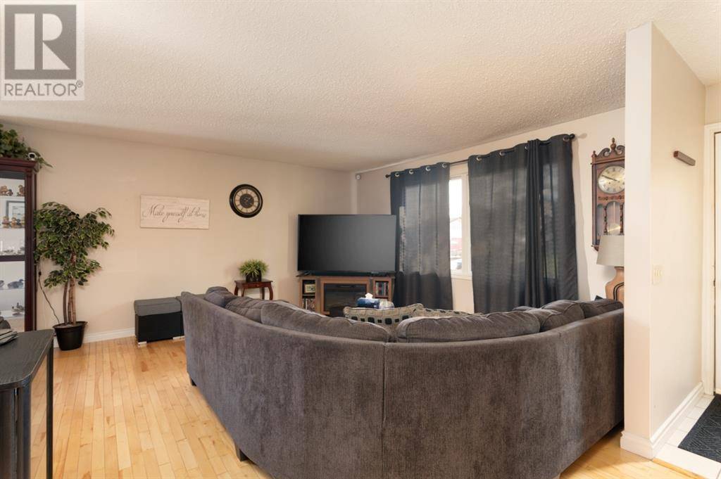 Fort Mcmurray, AB T9H2T3,169 Beale Crescent