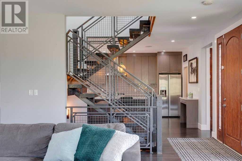 Calgary, AB T2K2T8,1104 Trafford Drive NW
