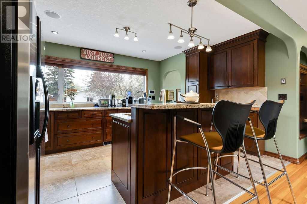 Calgary, AB T3E4L1,2756 Grant Crescent SW