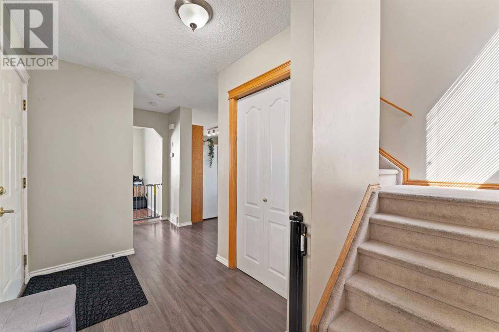 Calgary, AB T2Y3V3,42 Somerside Place SW