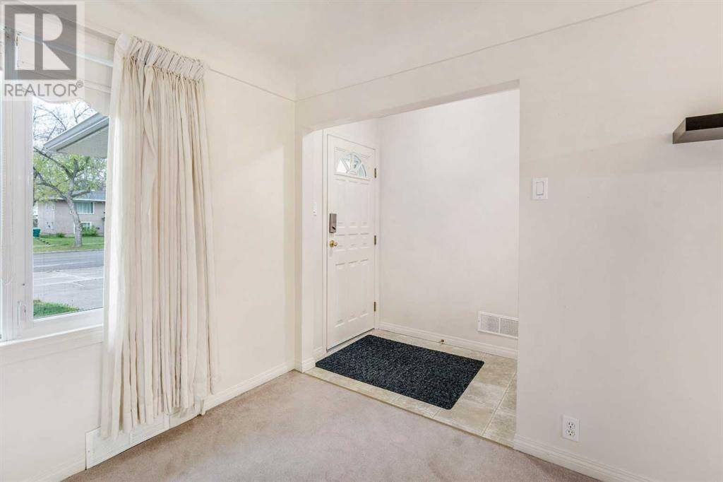 Lethbridge, AB T1J2A7,733 4 Street S
