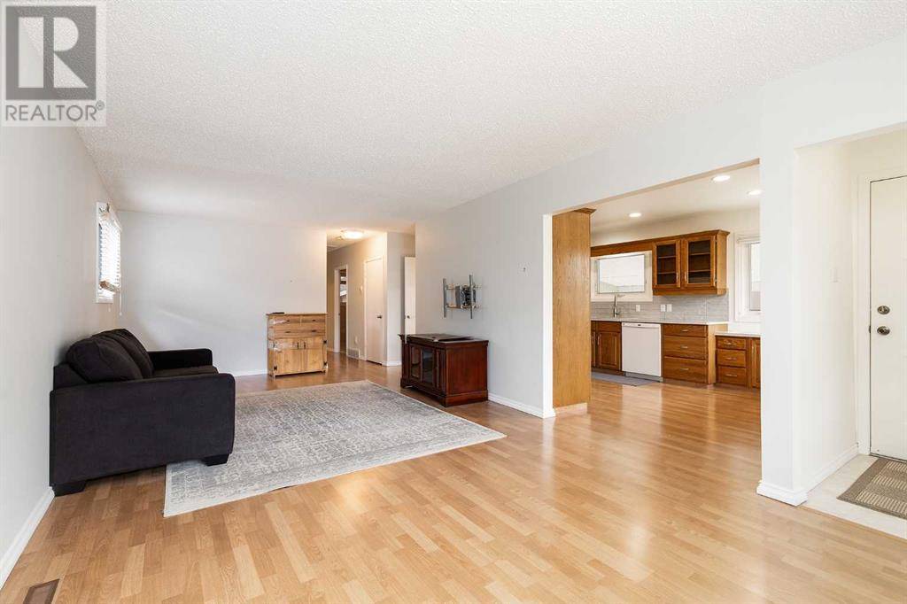 Lethbridge, AB T1H3V7,627 25 Street N