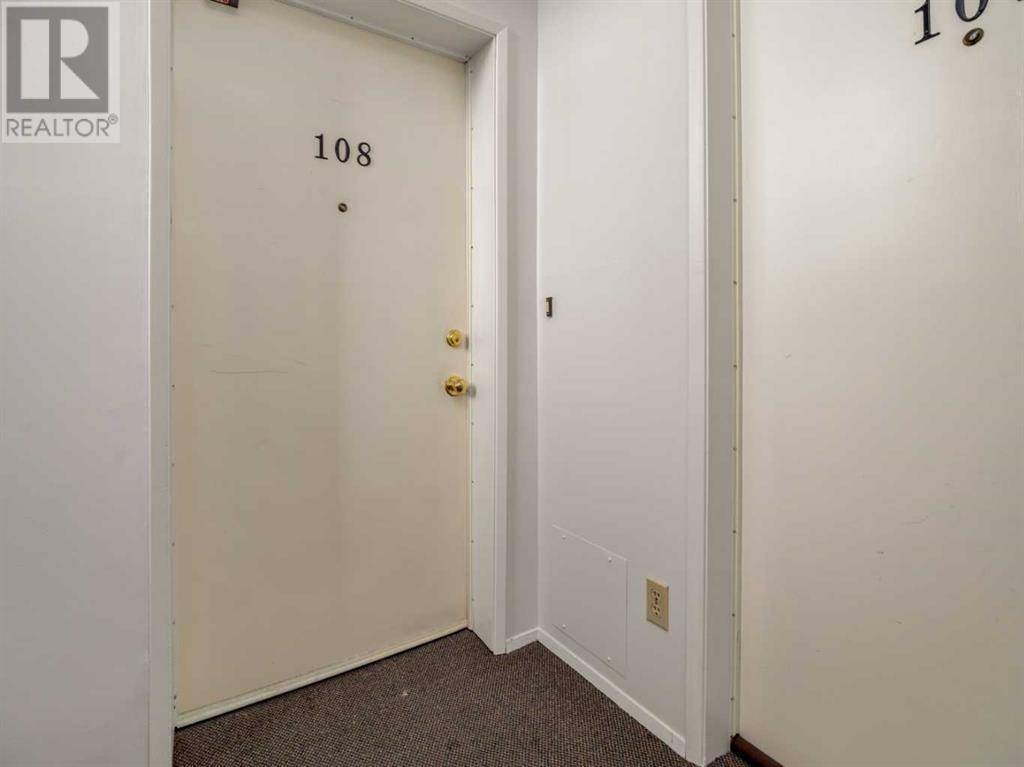 Lethbridge, AB T1J4G1,108, 2207 8 Avenue S