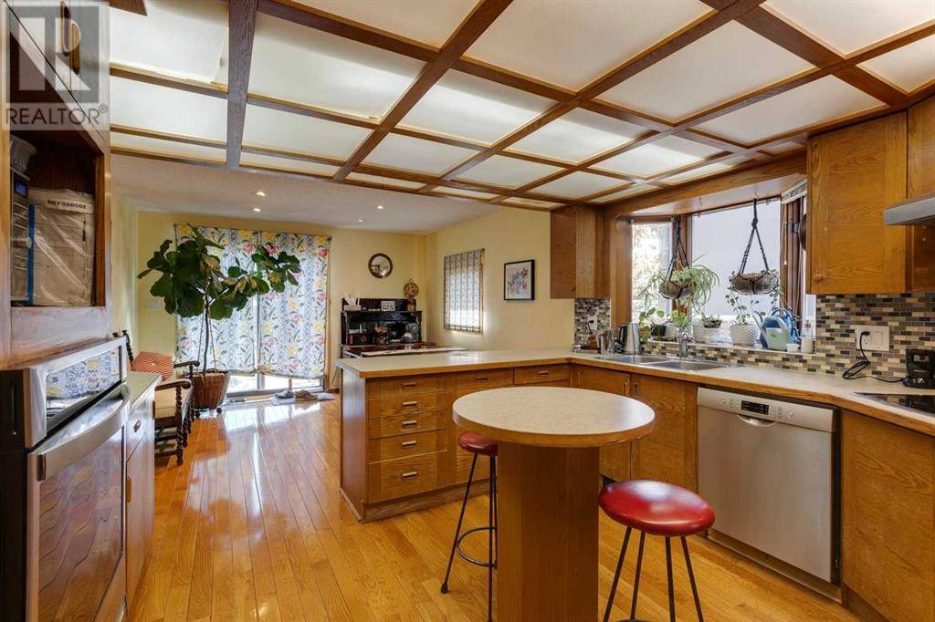 Calgary, AB T2N3K7,1927 Bowness Road NW