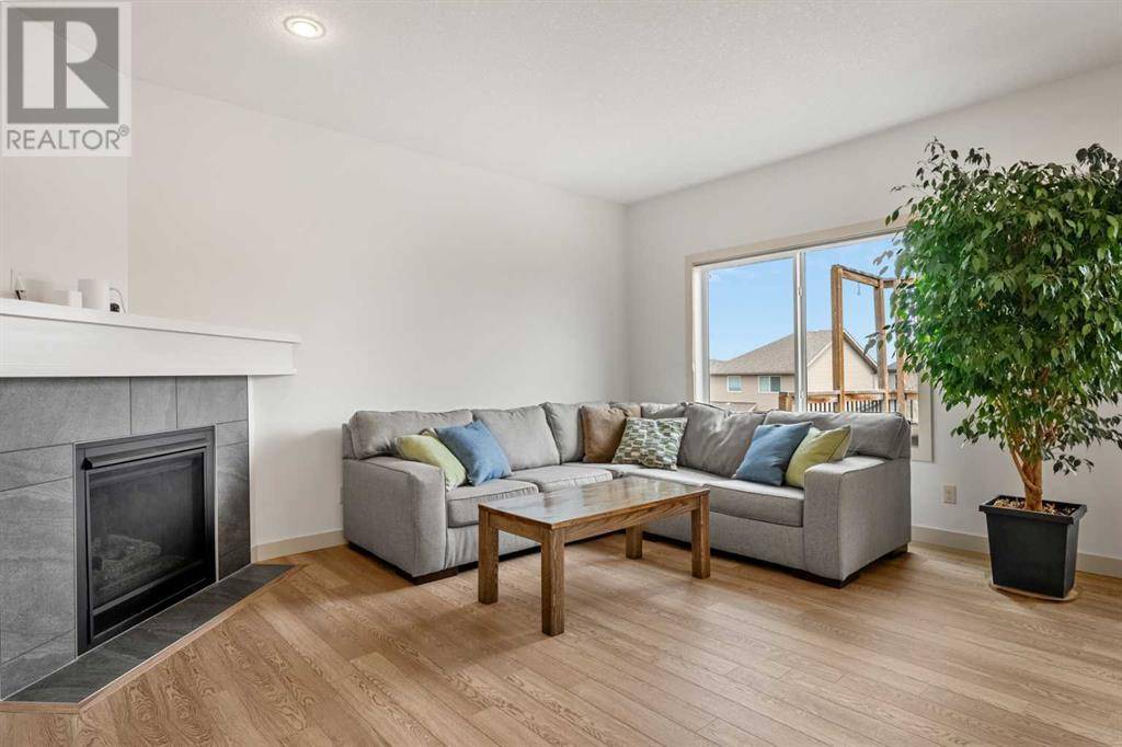 Calgary, AB T3R0K7,16 Sage Bank Way NW