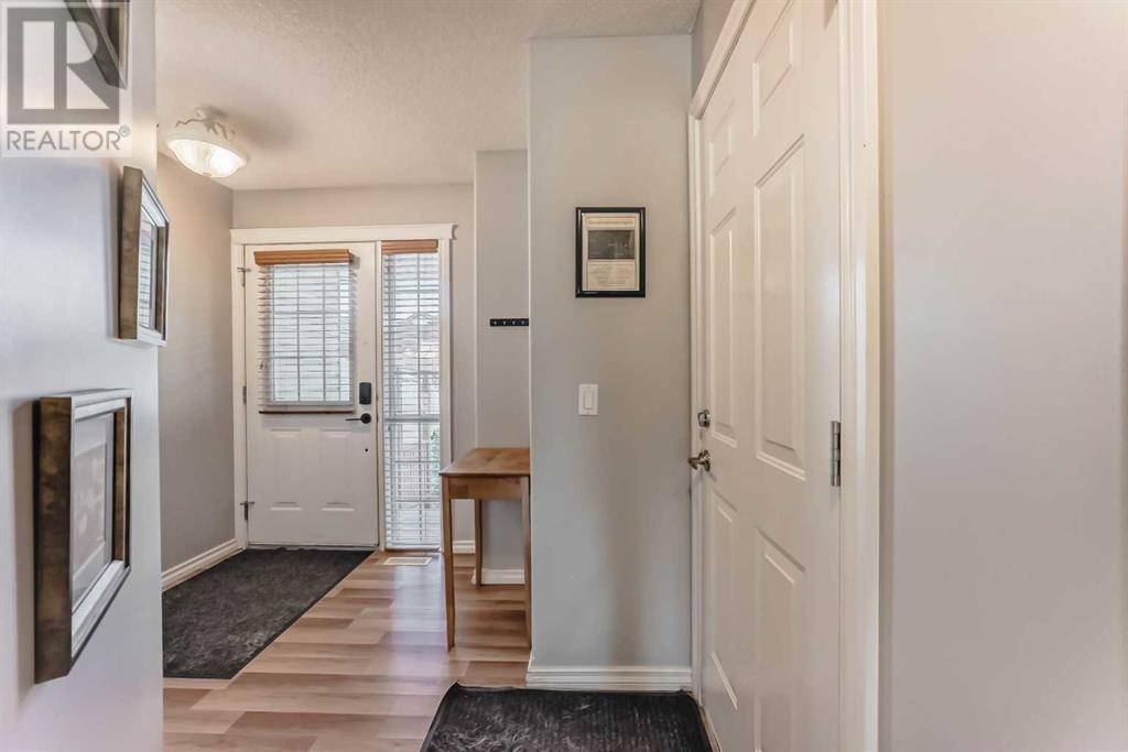 Calgary, AB T3G5W9,142 Royal Birch Mount NW