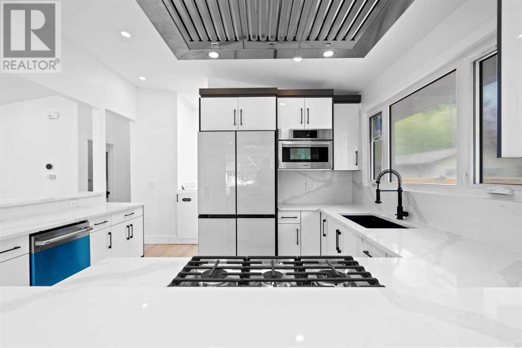 Calgary, AB T3E5R3,6503 Lombardy Crescent SW