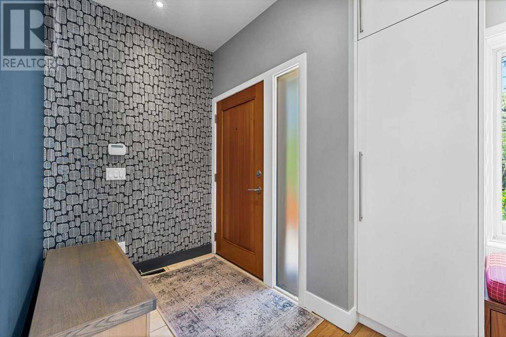 Calgary, AB T2N1P8,933 4A Street NW