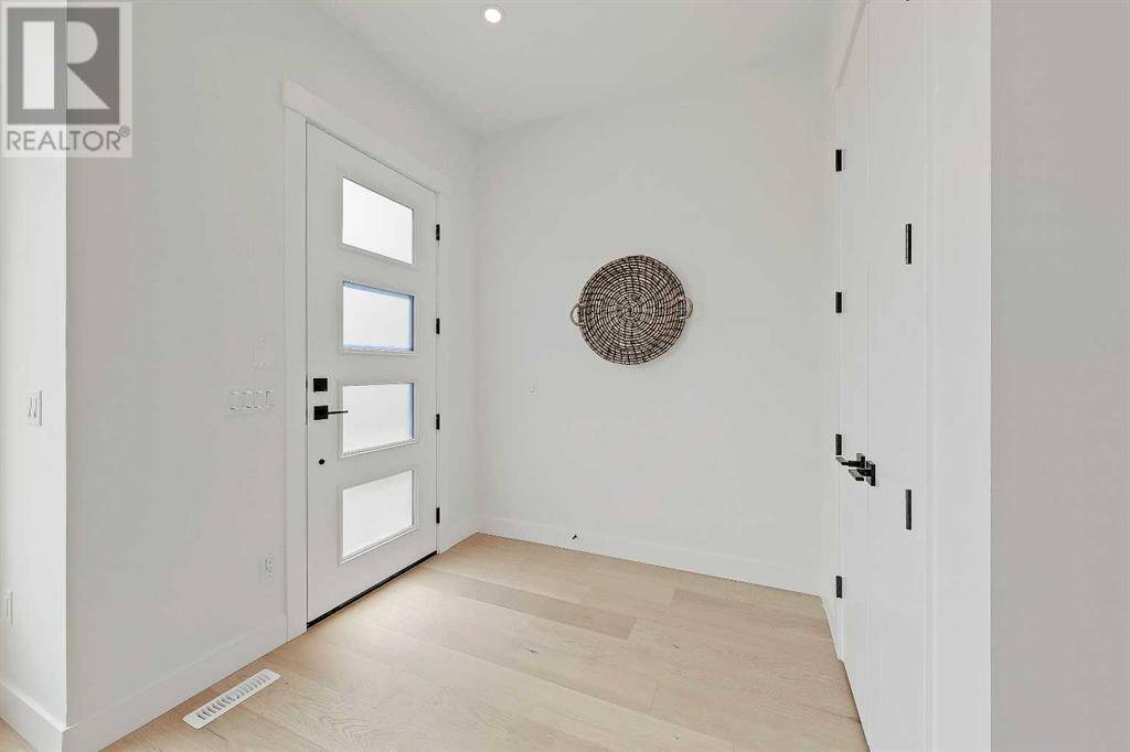 Calgary, AB T3B1N1,6416 34 Avenue NW