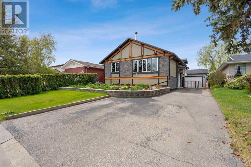 Okotoks, AB T1S1E3,207 Woodrow Place