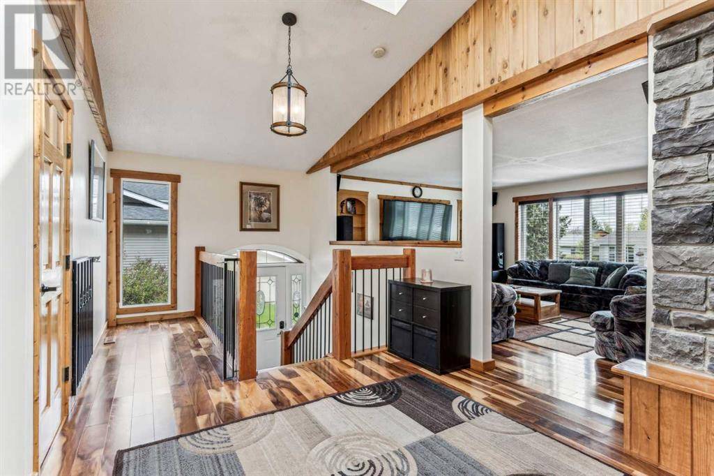 Okotoks, AB T1S1E3,207 Woodrow Place