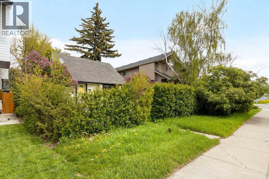 Calgary, AB T2E5H3,1206 Regal Crescent NE