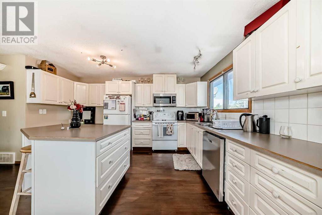 Cochrane, AB T4C1C5,3, 604 First Street E