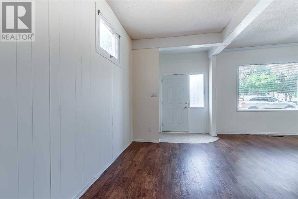 Medicine Hat, AB T1A1B3,1165 Queen Street SE