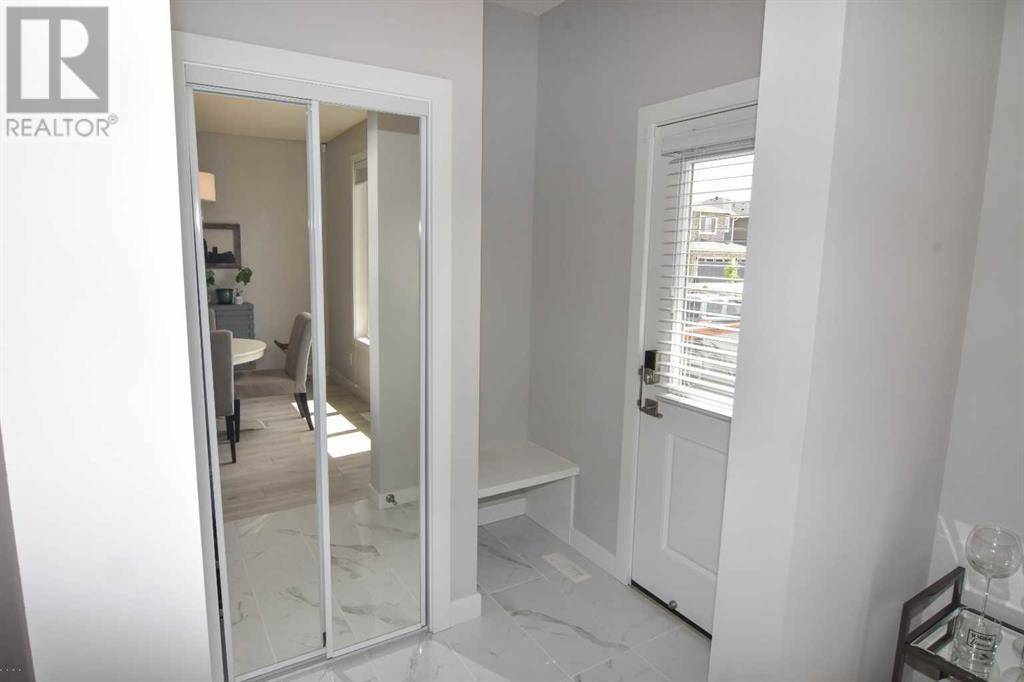 Chestermere, AB T1X1Z5,828 WEST LAKEVIEW Drive