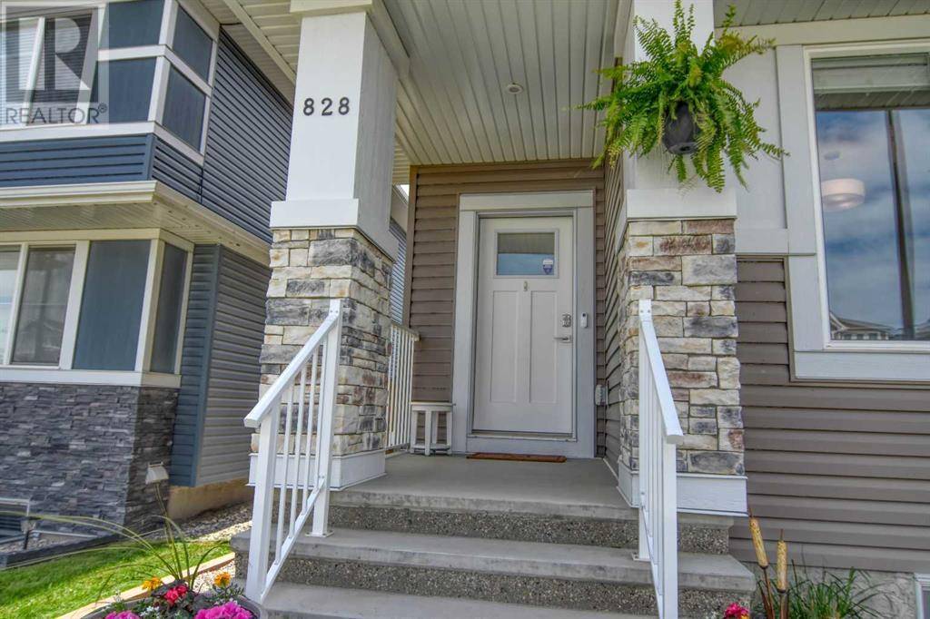 Chestermere, AB T1X1Z5,828 WEST LAKEVIEW Drive